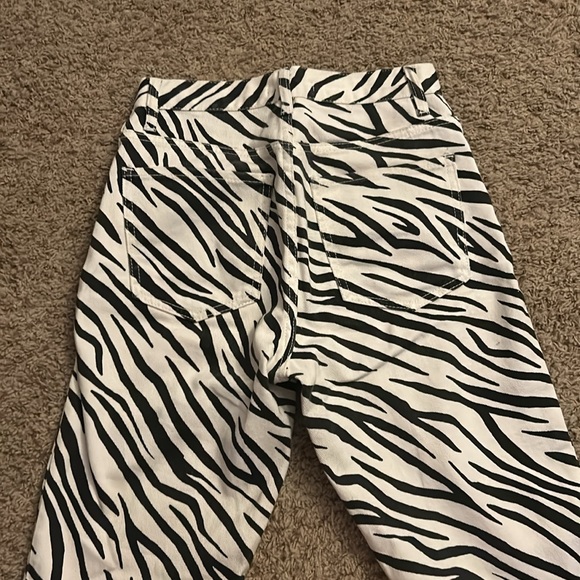 Zebra print, button up, denim material, worn twice, like new condition - Picture 3 of 5